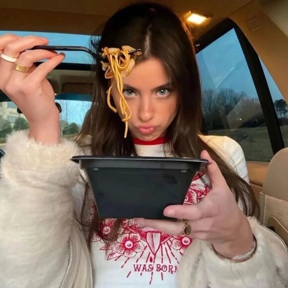 Meet your Posher, Beth - Picture 1 of 1